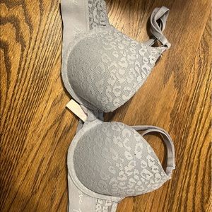 very cute to wear it’s like brand new only worn it once